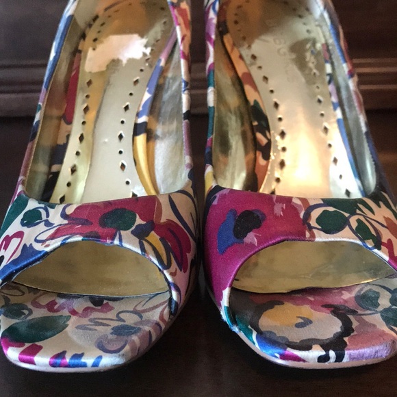 BCBG Floral Peep Toe Pumps - Picture 5 of 8